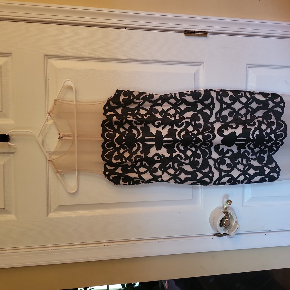 BOUTIQUE purchased dress TALK OF THE WALK SIZE 4 CREAM AND BLACK BACK ZIP